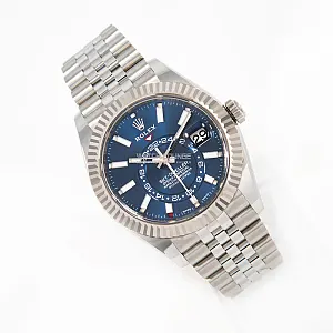 12489_watchlounge_lo_1.jpg