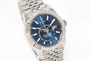 12491_watchlounge_lo_1.jpg