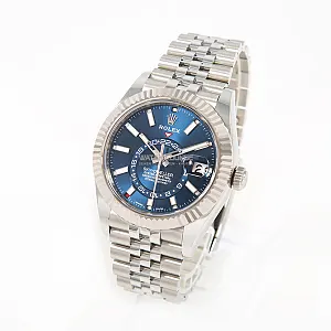 12492_watchlounge_lo_1.jpg