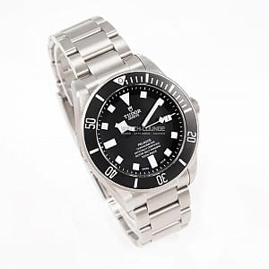 12844_watchlounge_lo.jpg
