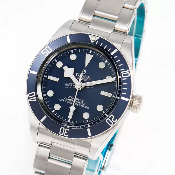 12863_watchlounge_lo_1.jpg