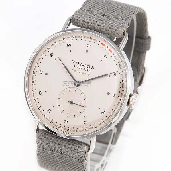 12885_watchlounge_lo_2.jpg