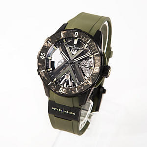 13017_watchlounge_lo.jpg