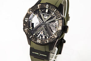 13017_watchlounge_lo.jpg