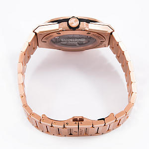 13044_watchlounge_lo.jpg