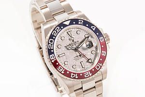 13192_watchlounge_lo.jpg