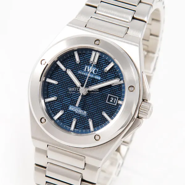 13299_watchlounge_lo_1.jpg