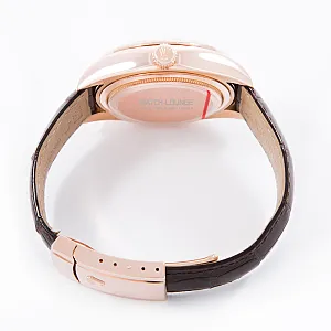 13360_watchlounge_lo.jpg