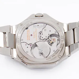13522_watchlounge_lo.jpg