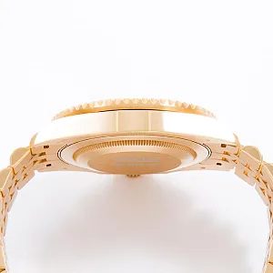 13654_watchlounge_lo.jpg