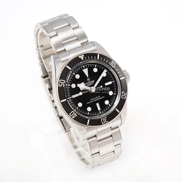 13683_watchlounge_lo.jpg