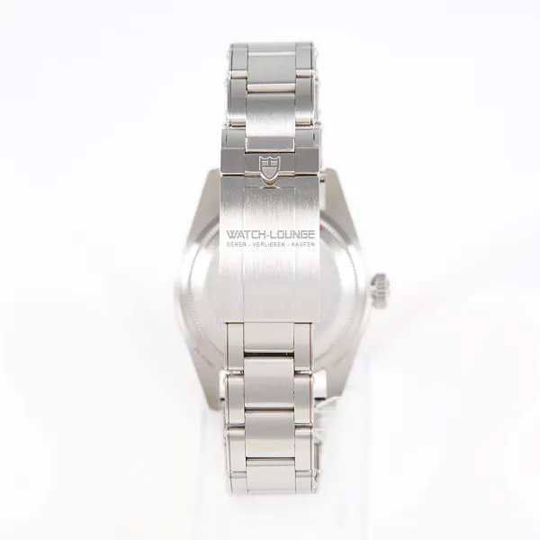 13688_watchlounge_lo.jpg