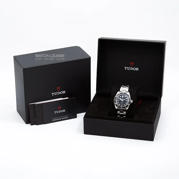 13689_watchlounge_lo.jpg
