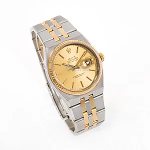 13693_watchlounge_lo.jpg