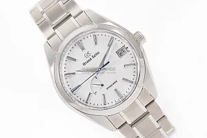 13711_watchlounge_lo.jpg
