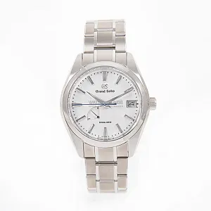 13712_watchlounge_lo.jpg