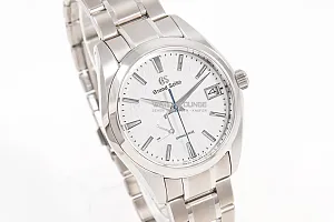 13713_watchlounge_lo.jpg