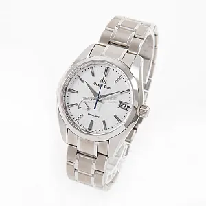 13714_watchlounge_lo.jpg