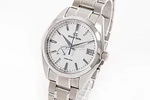 13714_watchlounge_lo.jpg