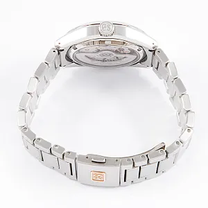 13730_watchlounge_lo.jpg