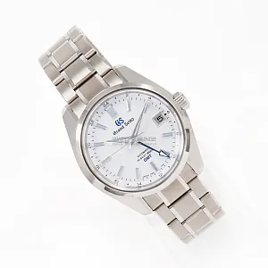 13735_watchlounge_lo.jpg