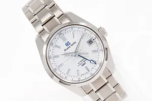 13735_watchlounge_lo.jpg