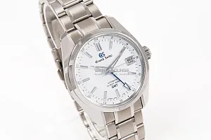 13737_watchlounge_lo.jpg