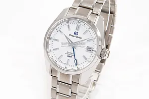 13738_watchlounge_lo.jpg