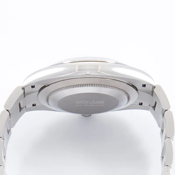 14033_watchlounge_lo.jpg