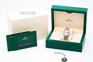 14104_watchlounge_lo.jpg