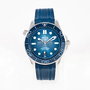 14108_watchlounge_lo.jpg