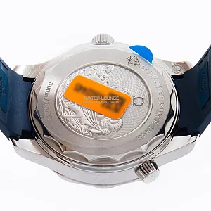 14113_watchlounge_lo.jpg