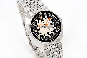 14121_watchlounge_lo.jpg