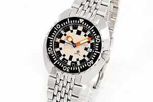 14122_watchlounge_lo.jpg