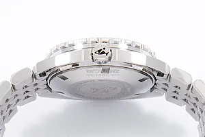 14126_watchlounge_lo.jpg