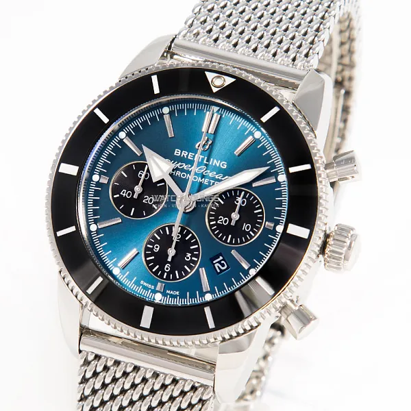 14230_watchlounge_lo_1.jpg