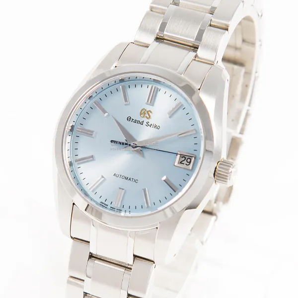 14290_watchlounge_lo_1.jpg