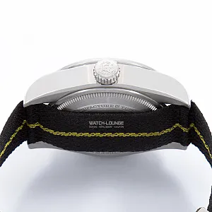 14307_watchlounge_lo.jpg