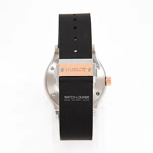14418_watchlounge_lo.jpg
