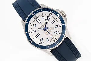 14586_watchlounge_lo.jpg