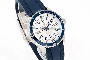 14588_watchlounge_lo.jpg