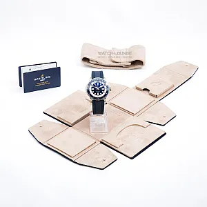 14608_watchlounge_lo.jpg
