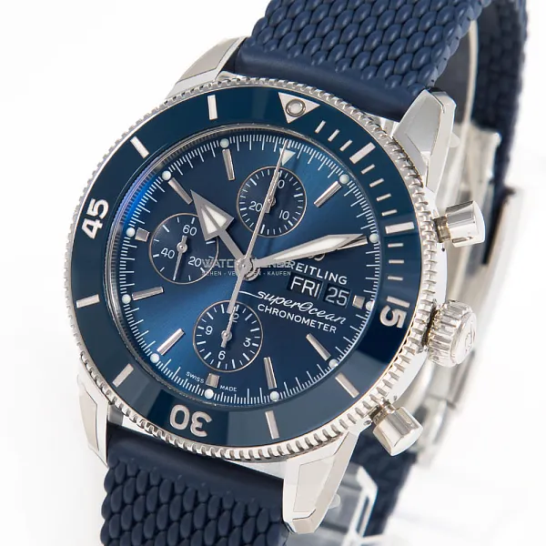 14752_watchlounge_lo_1.jpg