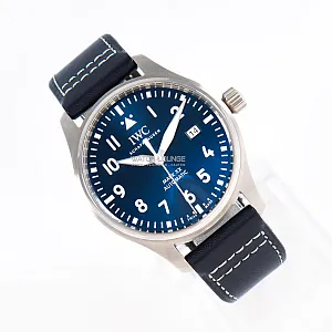 14930_watchlounge_lo.jpg