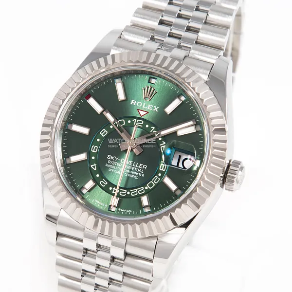14941_watchlounge_lo_1.jpg