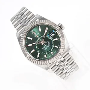 14942_watchlounge_lo.jpg