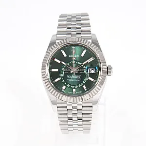 14943_watchlounge_lo.jpg