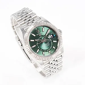14944_watchlounge_lo.jpg