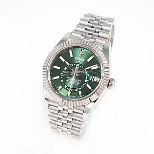 14945_watchlounge_lo.jpg