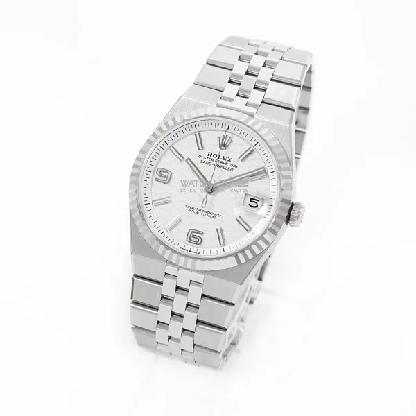 15000_watchlounge_lo.jpg